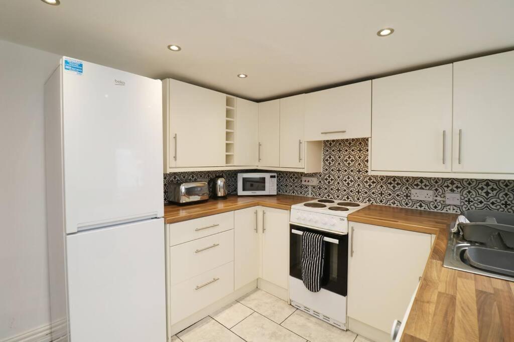 2 Bedroom Characterful House Lancaster Exterior photo